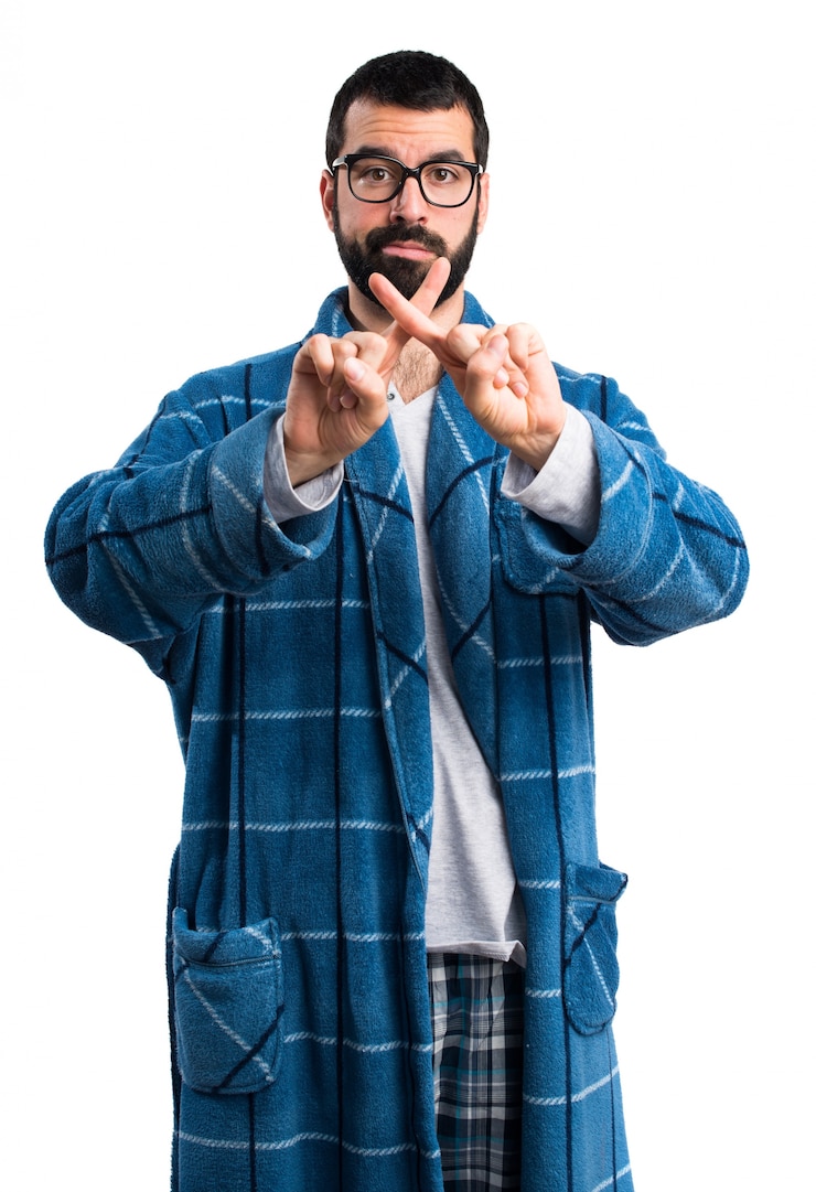 Photo gratuit homme en robe de chambre sans geste