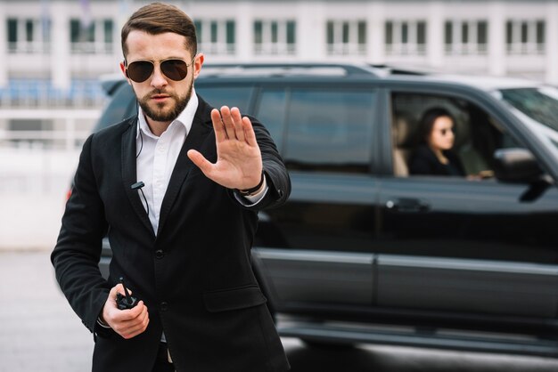 Homme sécurité, arrêt, photographes