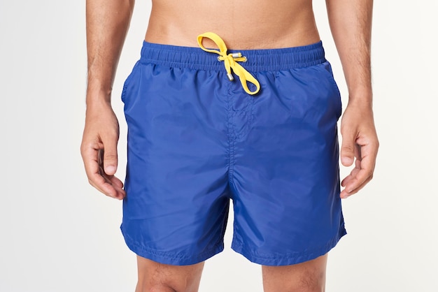 Photo gratuite homme en short bleu