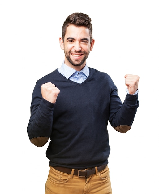 Homme souriant avec les poings levé