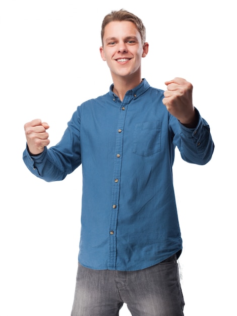 Homme Souriant Avec Les Poings Levés