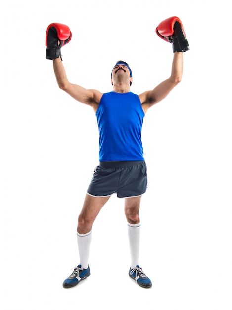 Homme de sport avec des gants de boxe