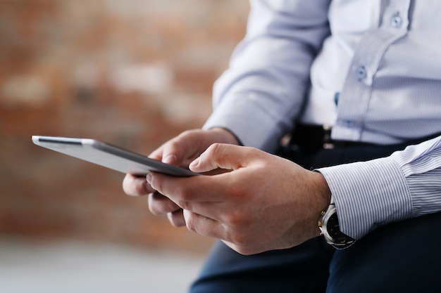 Homme avec téléphone