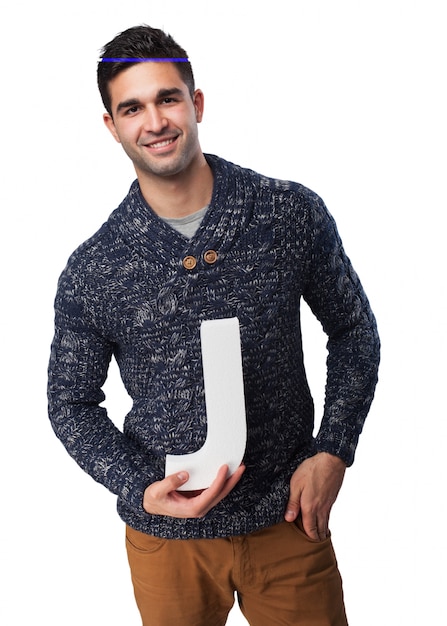 Homme tenant la lettre &quot;j&quot;