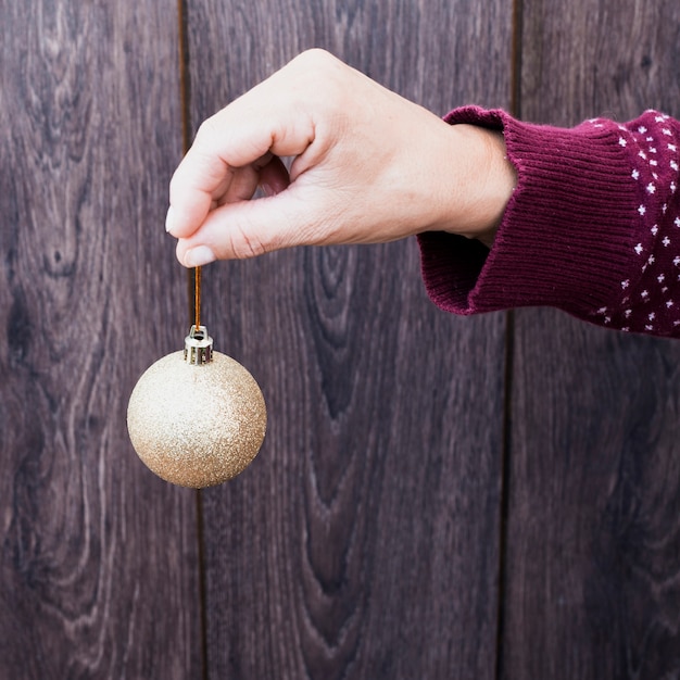 Photo gratuite homme, tenue, boule noël