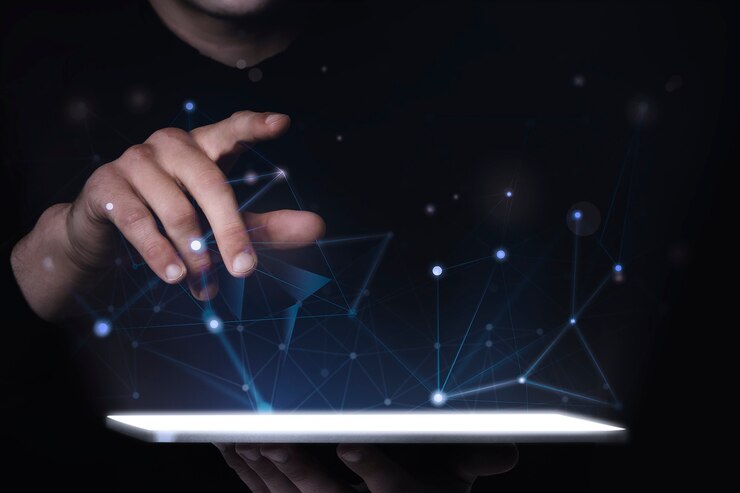 Photo gratuit un homme utilisant une technologie intelligente de mock-up de tablette numérique