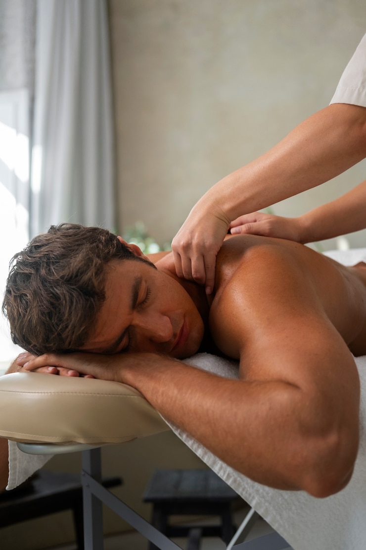 Photo gratuit homme vue côté, détente, spa