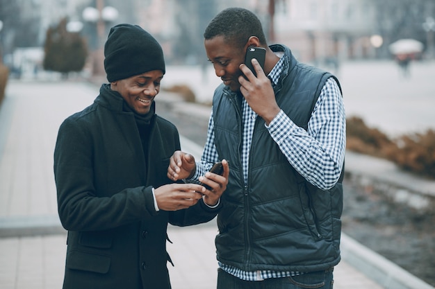 Hommes dans la ville