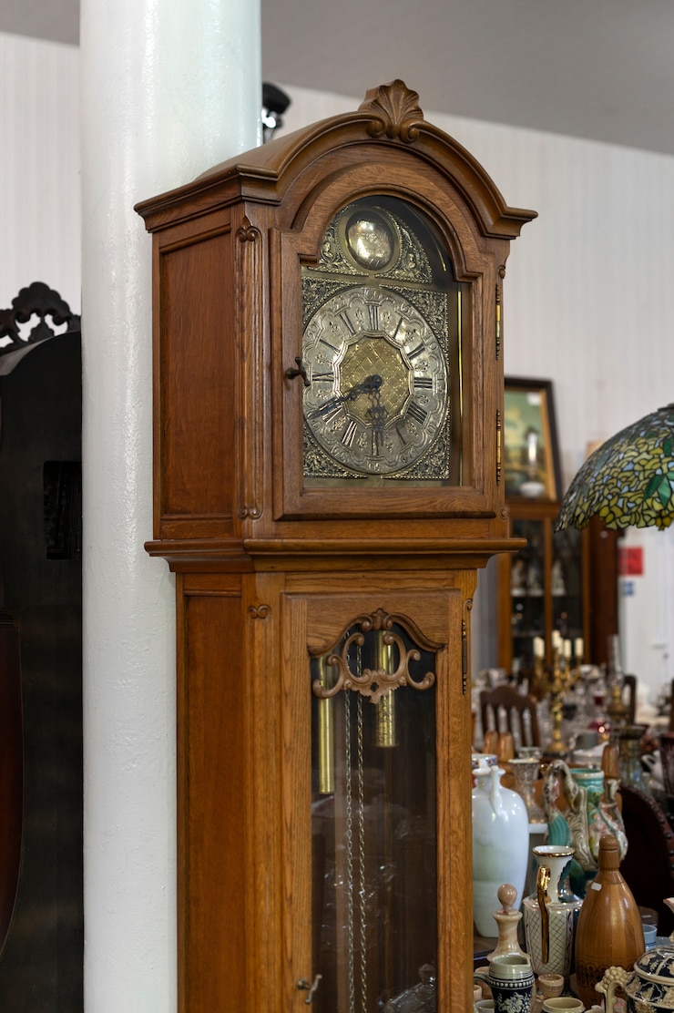Photo gratuit horloge vintage au magasin d'antiquités