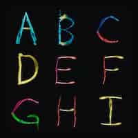 Photo gratuite a à i alphabets formés par aquarelle multicolore sur fond noir