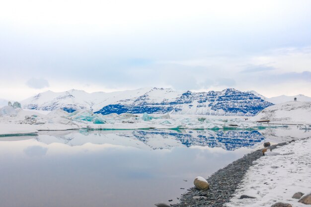 Icebergs dans la lagune des glaciers, en Islande.