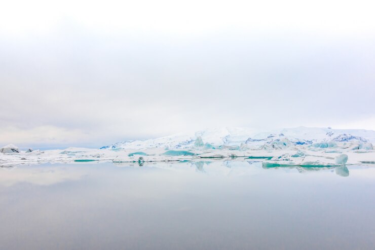 Photo gratuit icebergs dans la lagune des glaciers, en islande.