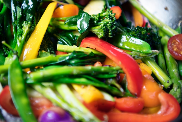 Idée recette de photographie culinaire de légumes mélangés sautés