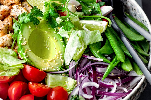 Idée de recette de salade de poulet et de légumes maison