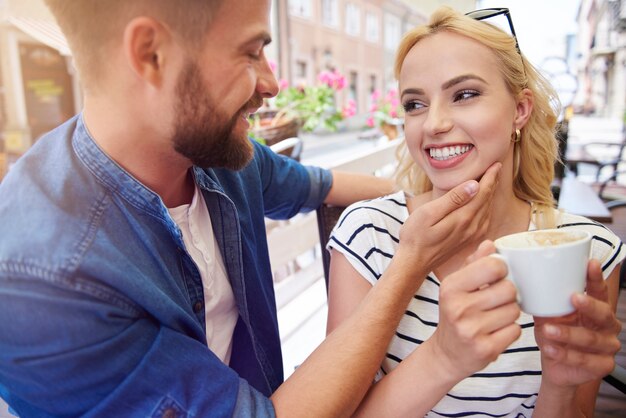 Il est vraiment amoureux d'elle