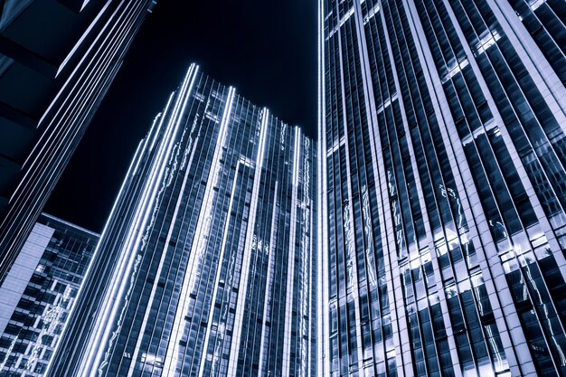 Illumination des immeubles de bureaux dans la nuit