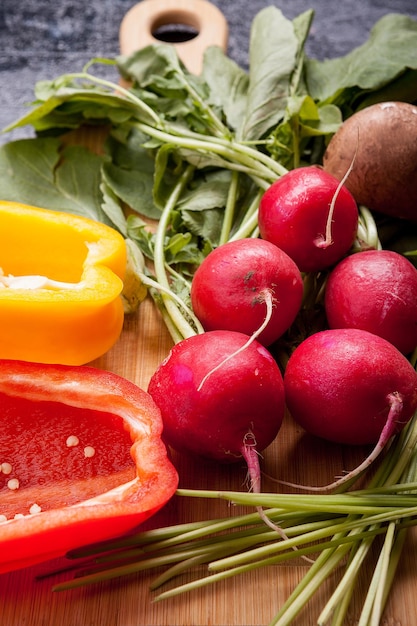 Image de concept de mode de vie sain avec différents légumes posés sur la table