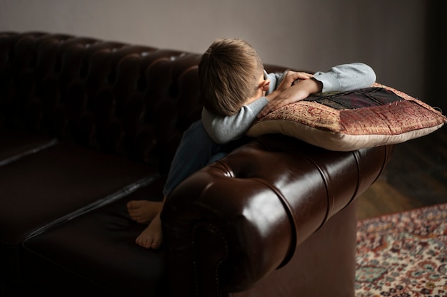 Image non explicite de la maltraitance d'enfants