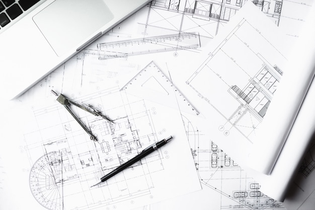 Image des objets d&#39;ingénierie sur le point de vue du lieu de travail. Concept de construction. Outils d&#39;ingénierie effet de filtre rétro-tonalité de tension, mise au point douce (mise au point sélective)