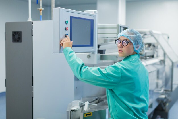 Image de l'usine équipement de salle blanche et machines en acier inoxydable