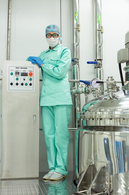 Image de l'usine équipement de salle blanche et machines en acier inoxydable