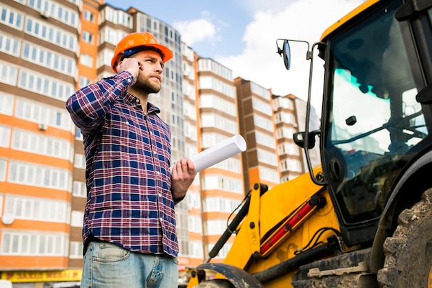 Photo gratuite ingénieur électricien en construction m homme