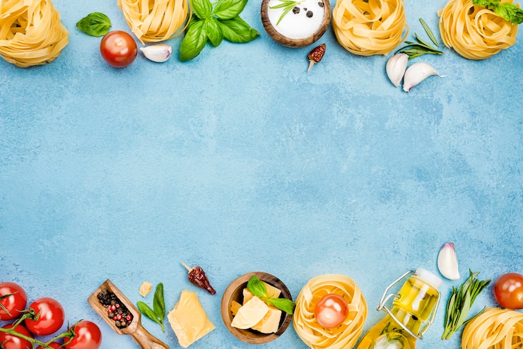 Photo gratuit ingrédients pour nouilles aux légumes alignés