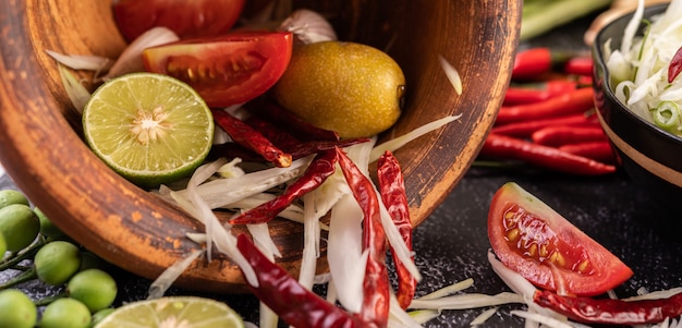 Les ingrédients de la salade de papaye comprennent la papaye.