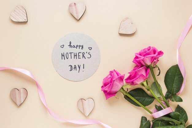 Inscription heureuse fête des mères avec bouquet de roses