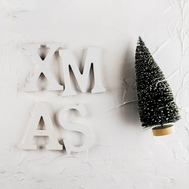 Photo gratuit inscription de noël avec sapin