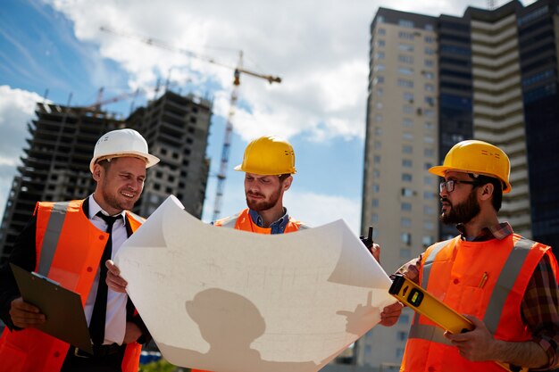 Inspecteurs avec croquis