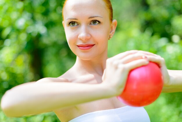 Instructeur de fitness femme rouge