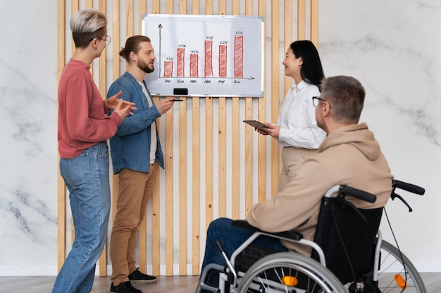 Photo gratuite intégration sociale de l'équipe de travail