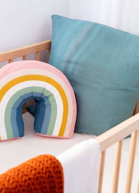 Photo gratuite intérieur de la décoration de la chambre des enfants avec des oreillers