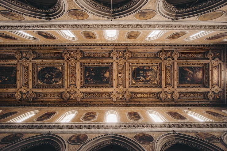Intérieur du bâtiment marron