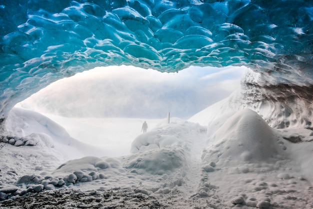 A l&#39;intérieur de la grotte de glace à Vatnajokull, en Islande.