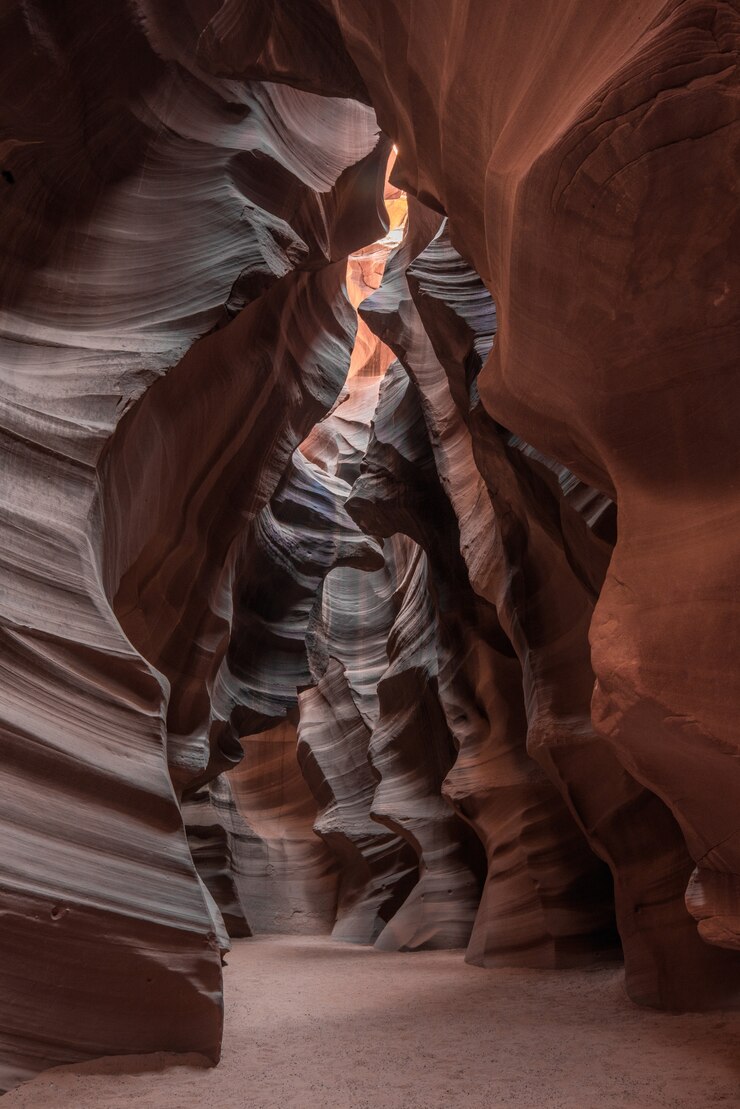 Photo gratuit intérieur d'une grotte avec de magnifiques textures à antelope canyon, usa