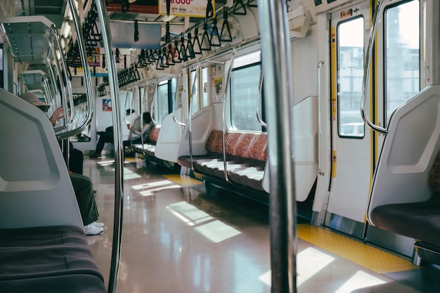 À l'intérieur de la rame de métro