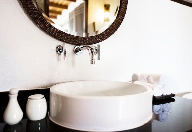 Photo gratuite intérieurs d'une salle de bain de luxe