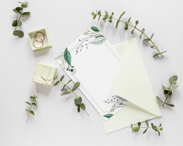 Invitation de mariage avec des branches