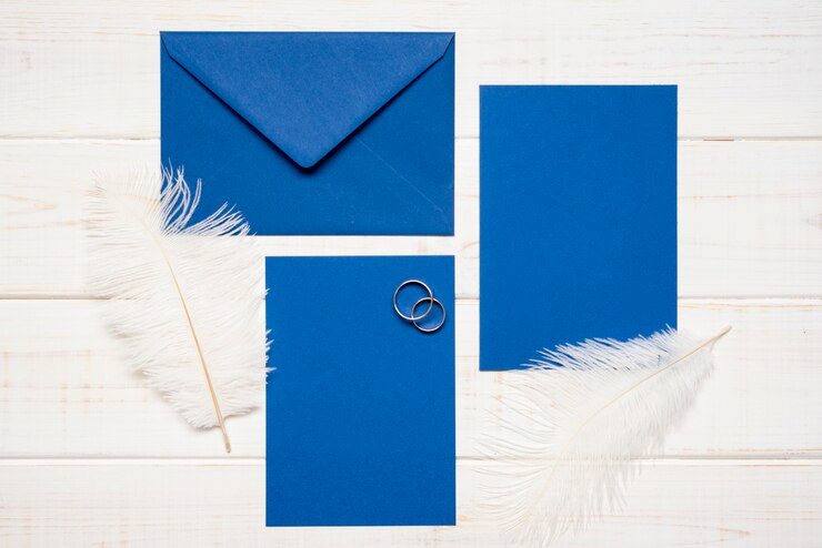 Photo gratuit invitation de mariage de papeterie avec bagues de fiançailles