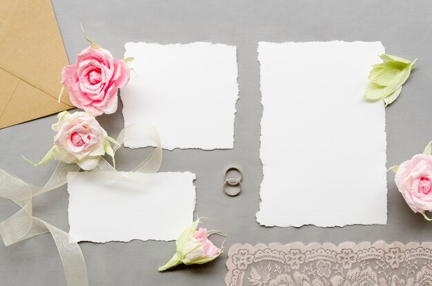 Invitations de mariage avec roses