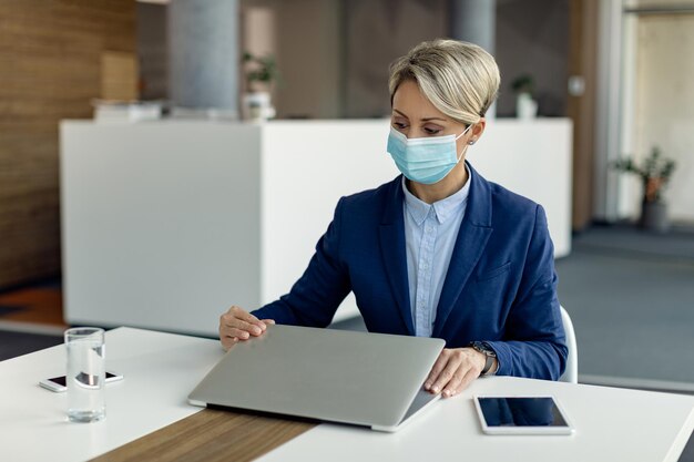 Je pense que j'en ai fini de travailler au bureau pendant cette pandémie