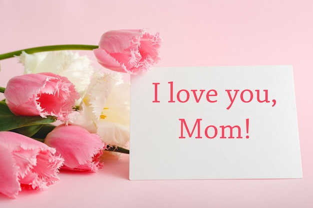 Je T Aime Maman Texte Sur Carte Cadeau En Bouquet De Fleurs Sur Fond Rose Carte De Voeux Pour Maman Bonne Fete Des Meres Livraison De Fleurs Carte De Felicitations En Fleurs Pour Femmes