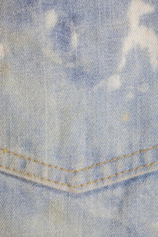 Jean bleu poche fond texturé.