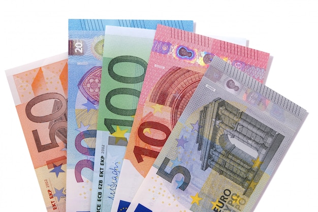 Jeu de billets de banque en euro isolé