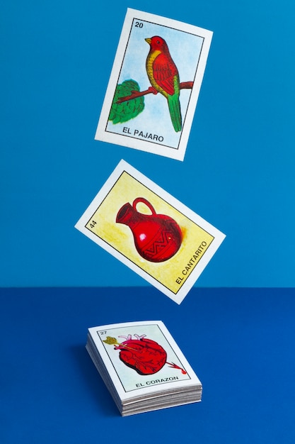 Photo gratuite jeu de cartes traditionnel mexicain