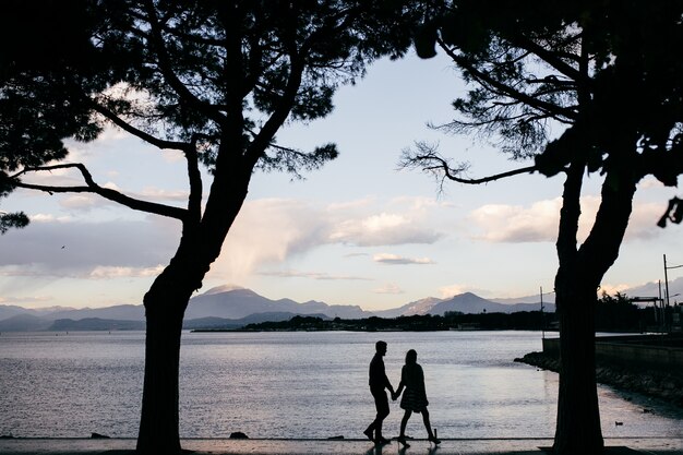 Jeune couple . L&#39;amour c&#39;est