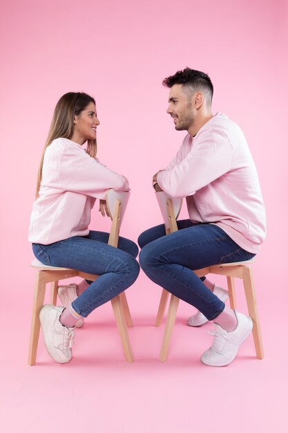 Jeune couple, regarder, autre
