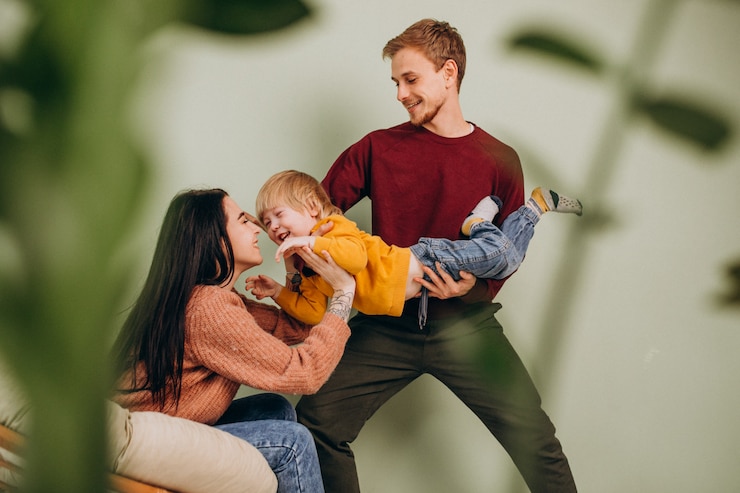 Photo gratuit jeune, famille, petit, fils, séance, chaise